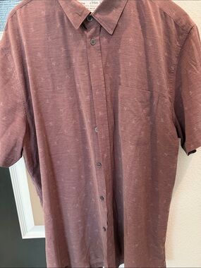 Vuori Men's Casual Short-Sleeve Button-Down in Dusty Mauve
